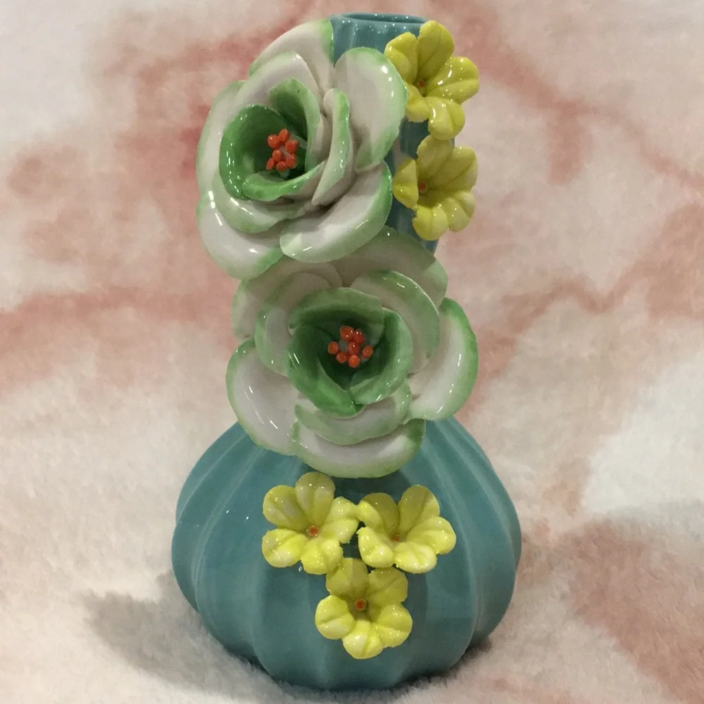 “Blooming Bright” Ceramic Bud Vase 3D ceramic Flowers NWOT 4”x6.5” Handcrafted - Picture 13 of 16